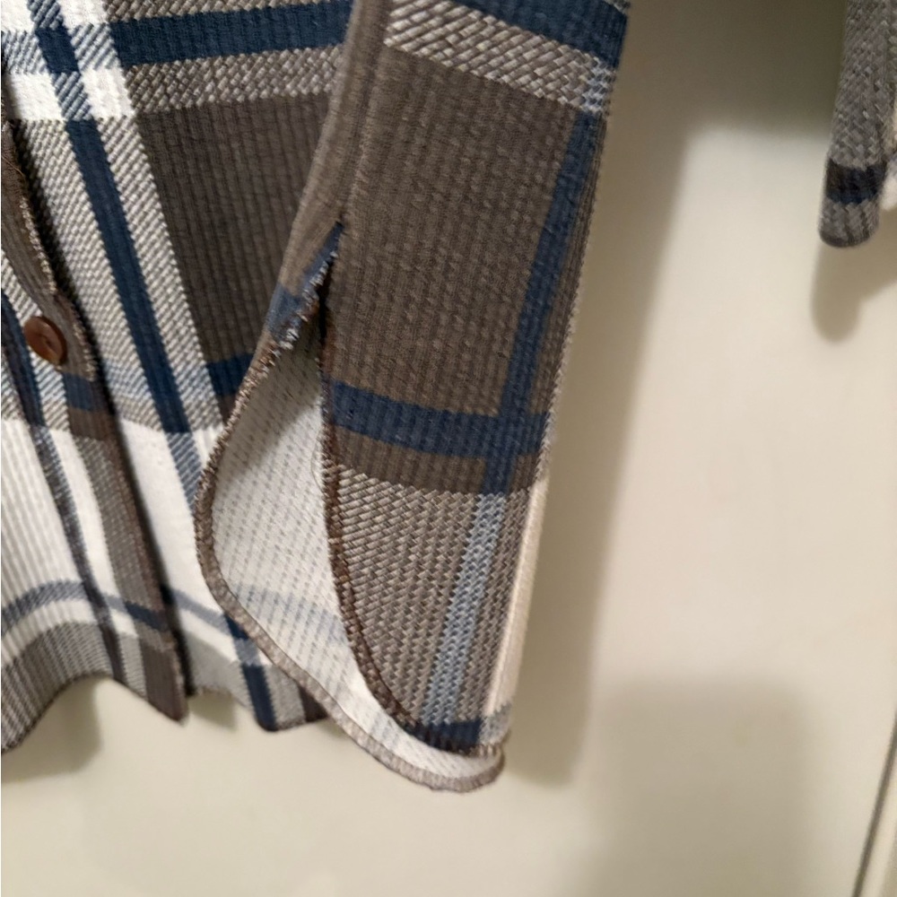 Women’s Plaid Shacket - Picture 6 of 6